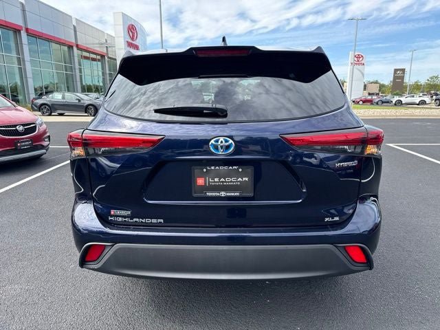 Used 2020 Toyota Highlander XLE AWD/4WD image 12