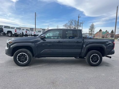 Used 2024 Toyota Tacoma TRD Off-Road image 9
