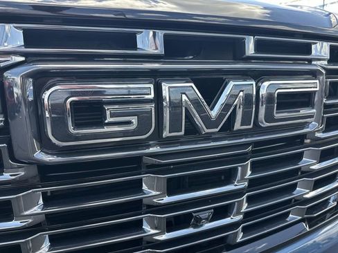 Certified 2025 GMC Yukon Denali Ultimate AWD/4WD image 32