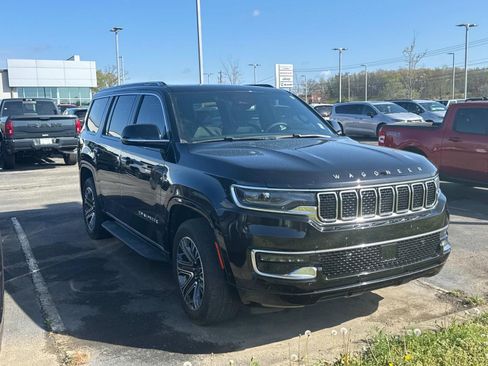 Used 2023 Jeep Wagoneer 4WD w/ Premium Group I image 2