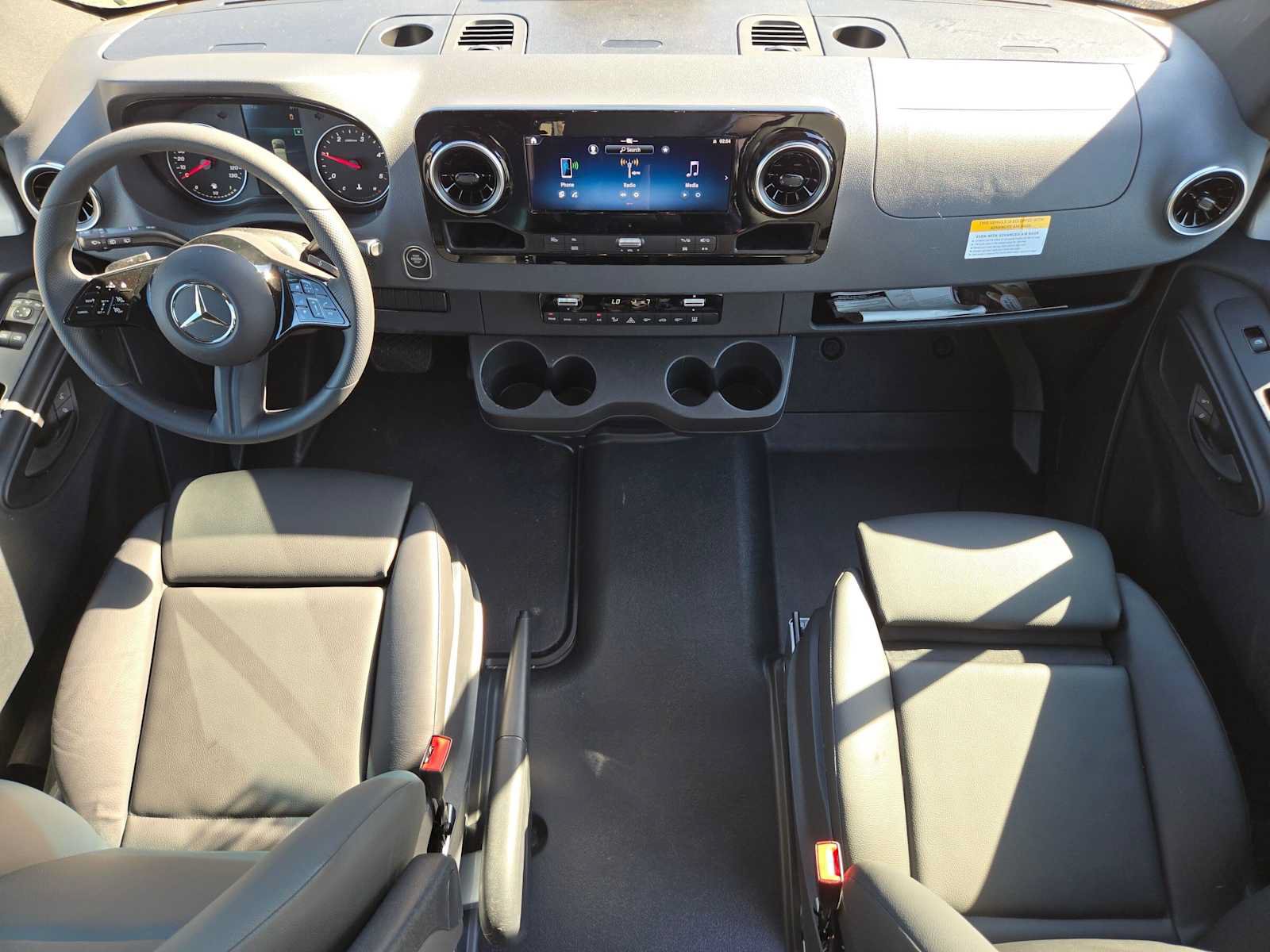 Used 2025 Mercedes-Benz Sprinter 2500 image 18