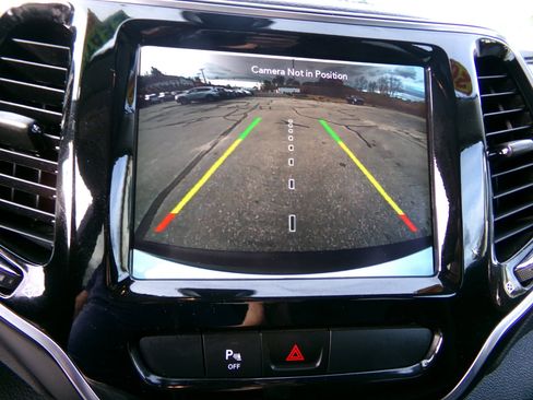 Used 2020 Jeep Cherokee Limited image 3