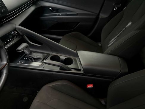 Used 2025 Hyundai Elantra Sport FWD image 21