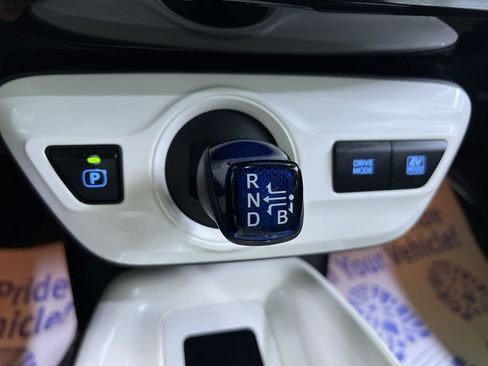 Used 2017 Toyota Prius FWD image 25