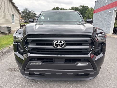 Certified 2025 Toyota Tacoma SR5 AWD/4WD image 8