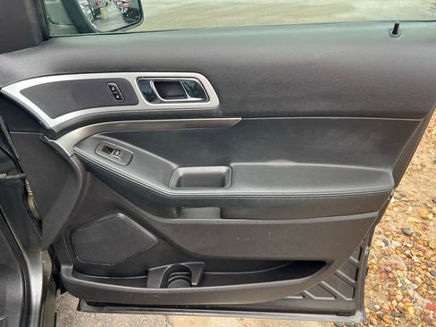 Used 2015 Ford Explorer XLT w/ Equipment Group 202A image 27