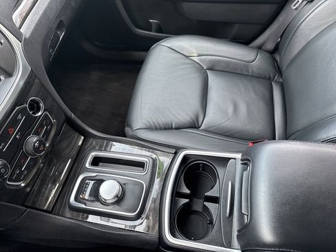 Used 2017 Chrysler 300 Limited image 32