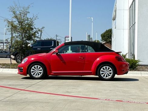 Used 2018 Volkswagen Beetle 2.0T SE FWD image 4