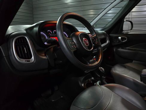 Used 2017 FIAT 500L Trekking w/ Dual-Pane Sunroof Package image 10