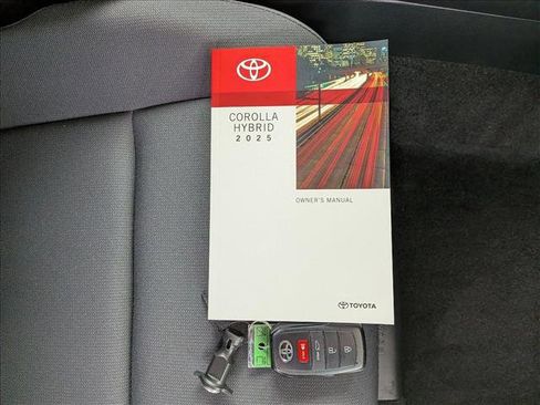 Used 2025 Toyota Corolla LE w/ Convenience Package FWD image 22