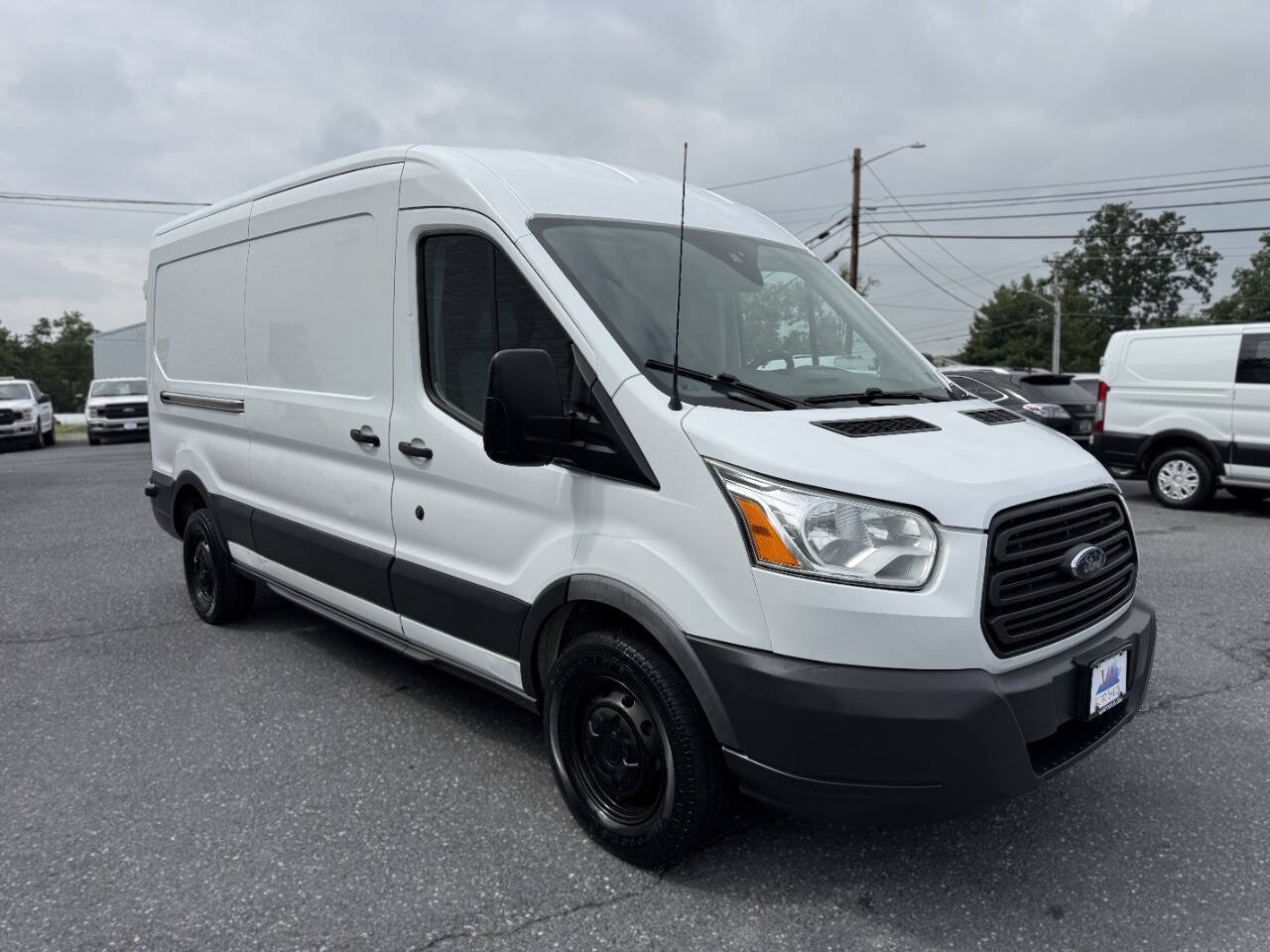Used 2018 Ford Transit 250 148 Medium Roof RWD image 4