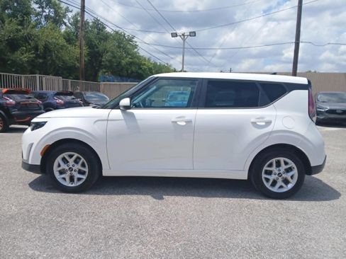 Used 2024 Kia Soul LX w/ Option Group 015 FWD image 4