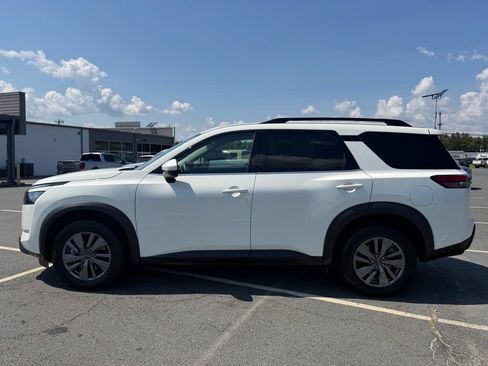 Used 2025 Nissan Pathfinder SV AWD/4WD image 8