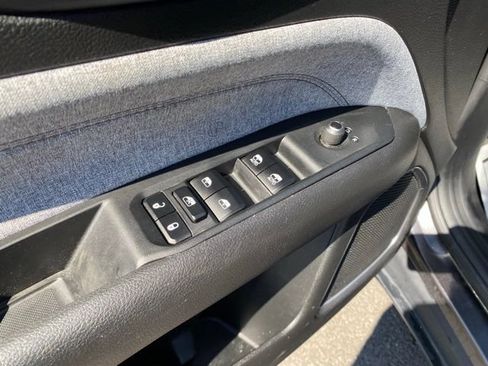 Used 2023 Jeep Compass Latitude AWD/4WD image 19