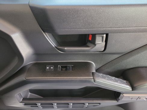 Certified 2025 Toyota 4Runner TRD Off-Road Premium image 31