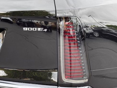 New 2026 Cadillac Vistiq Premium Luxury w/ LPO, Floor Liner Package AWD/4WD image 27