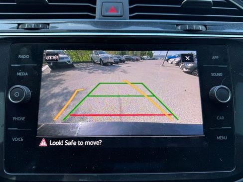 Certified 2022 Volkswagen Tiguan SE R-Line image 25