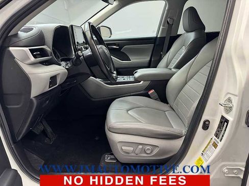 Used 2022 Toyota Highlander XLE image 13