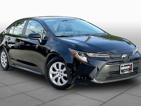 Used 2026 Toyota Corolla LE FWD image 3