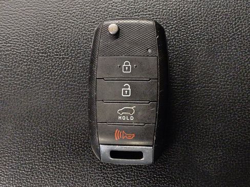 Used 2018 Kia Sorento LX image 32