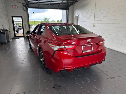Certified 2019 Toyota Camry SE w/ Convenience Package FWD image 6