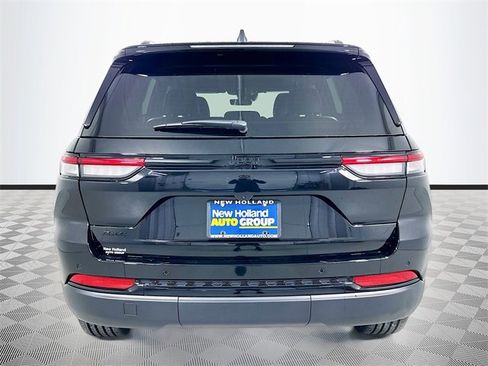 New 2025 Jeep Grand Cherokee Altitude image 5