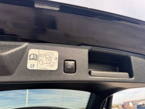 Used 2020 Ford Escape Titanium image 33