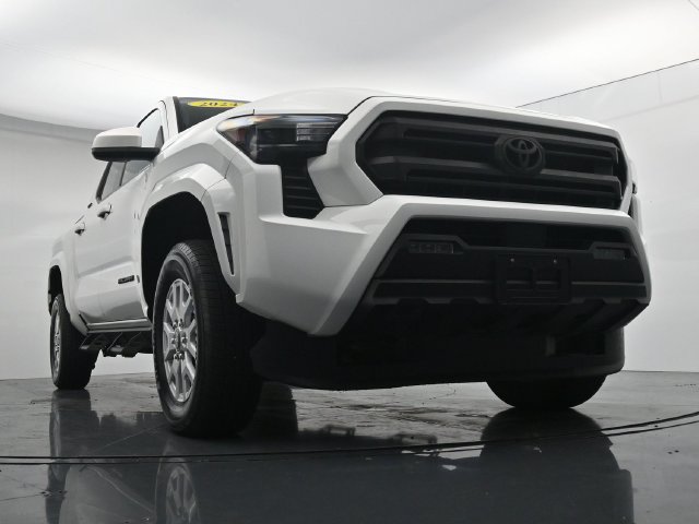 Used 2024 Toyota Tacoma SR5 AWD/4WD image 35