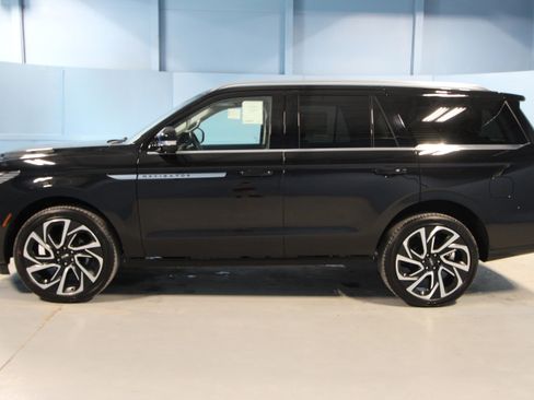 New 2026 Lincoln Navigator Reserve AWD/4WD image 27