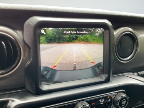 Used 2023 Jeep Gladiator Sport AWD/4WD image 15