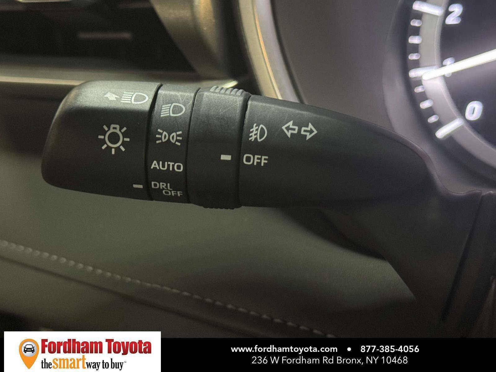 Used 2023 Toyota Highlander XLE AWD/4WD image 11