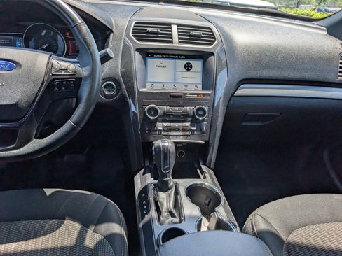 Used 2019 Ford Explorer XLT w/ Equipment Group 201A FWD image 19