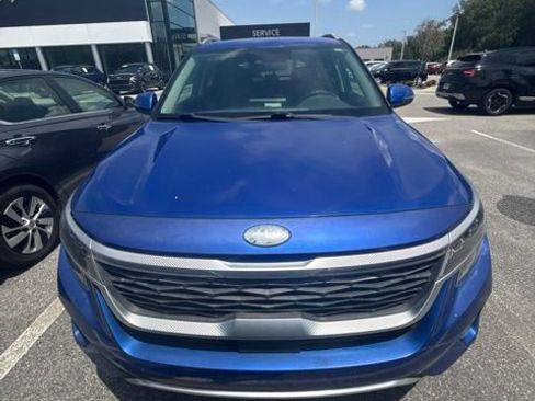 Certified 2021 Kia Seltos SX w/ SX Sunroof Package AWD/4WD image 2