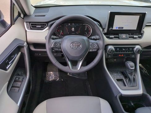 Used 2025 Toyota RAV4 XLE Premium image 15