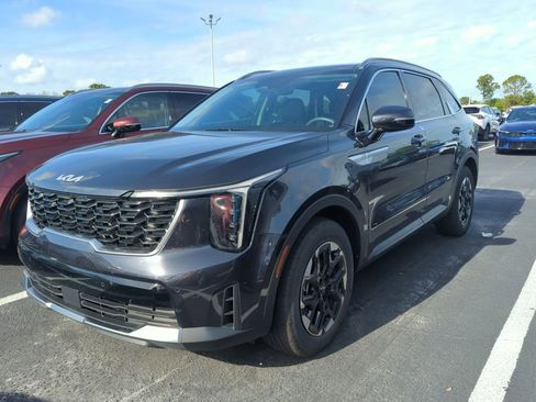 Certified 2025 Kia Sorento S w/ Panoramic Sunroof Package image 4