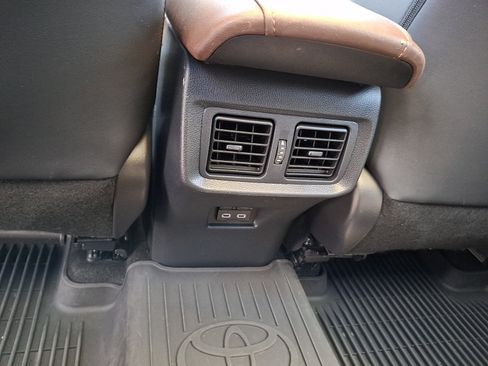 Used 2023 Toyota Venza Limited AWD/4WD image 11
