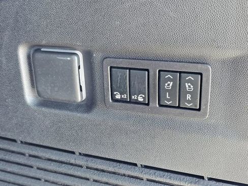 Used 2023 GMC Yukon XL AT4 w/ AT4 Premium Plus Package AWD/4WD image 13