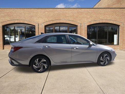 New 2025 Hyundai Elantra Limited image 2