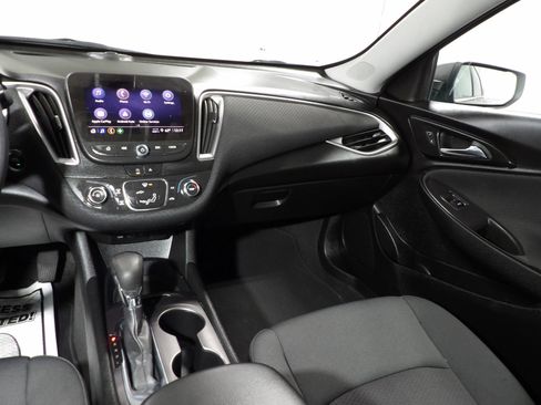 Used 2021 Chevrolet Malibu LS FWD image 12