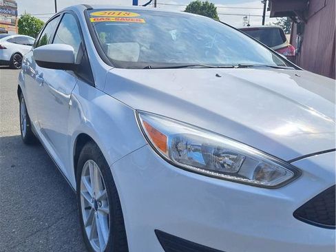Used 2018 Ford Focus SE FWD image 7