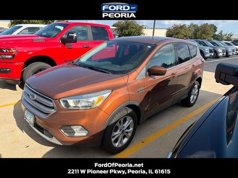 Used 2017 Ford Escape SE FWD image 1