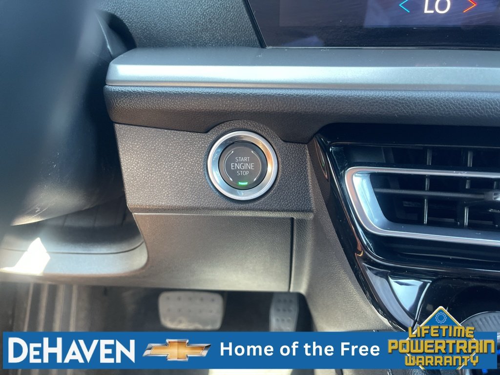 Used 2024 Chevrolet Traverse LT w/ Enhanced Driving Package FWD image 17