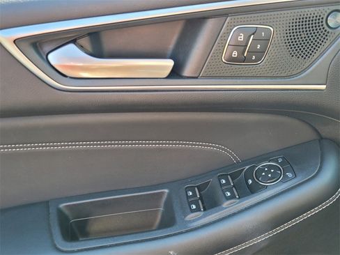 Used 2024 Ford Edge Titanium image 27