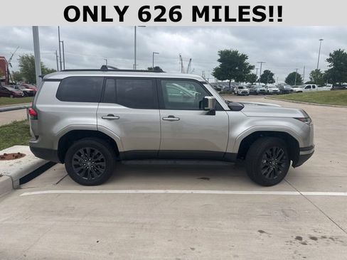 Used 2026 Lexus GX 550 image 2