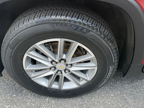 Used 2022 Chevrolet Traverse LT FWD image 15