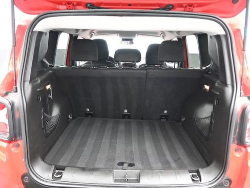 Used 2017 Jeep Renegade Altitude FWD image 39