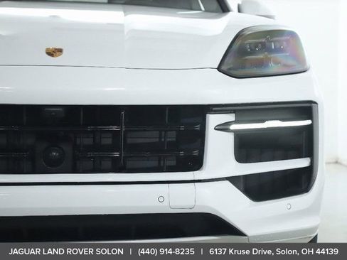 Used 2025 Porsche Cayenne GTS AWD/4WD image 47