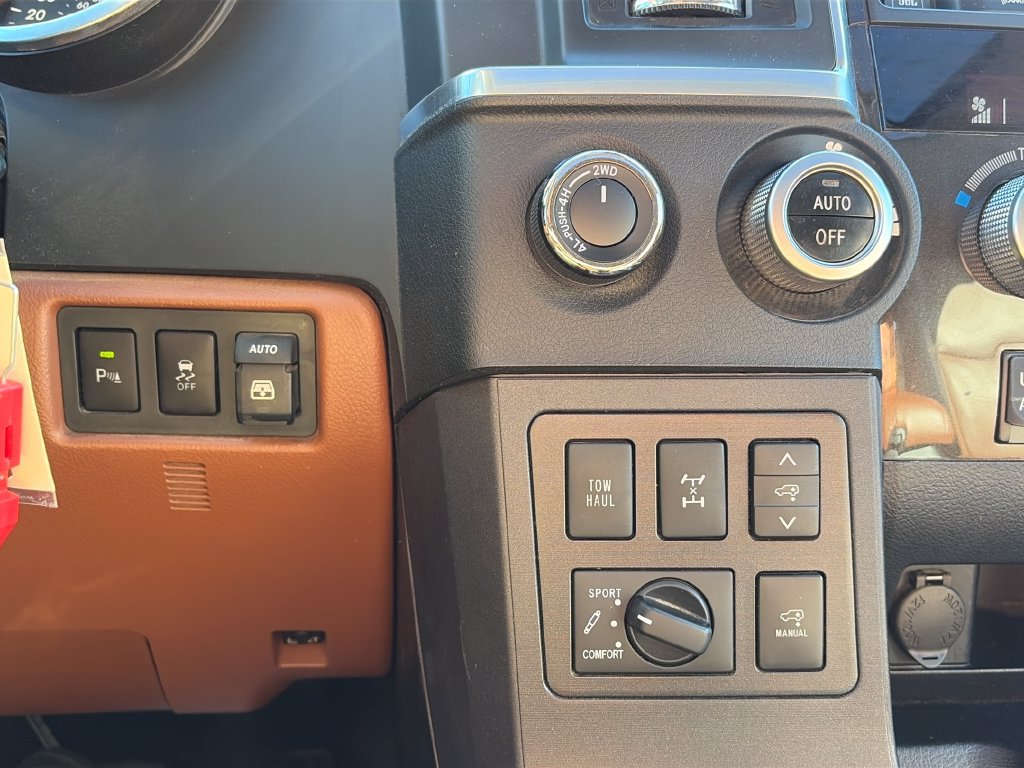 Used 2018 Toyota Sequoia Platinum AWD/4WD image 24