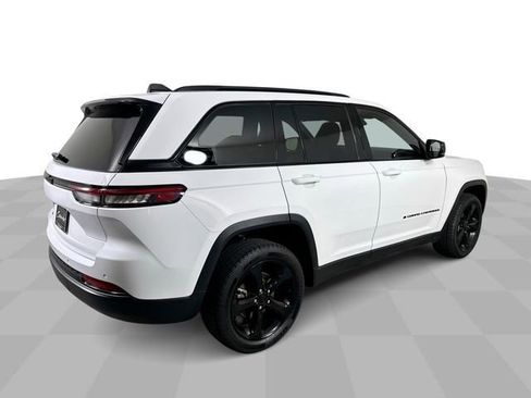 Used 2023 Jeep Grand Cherokee Altitude AWD/4WD image 8