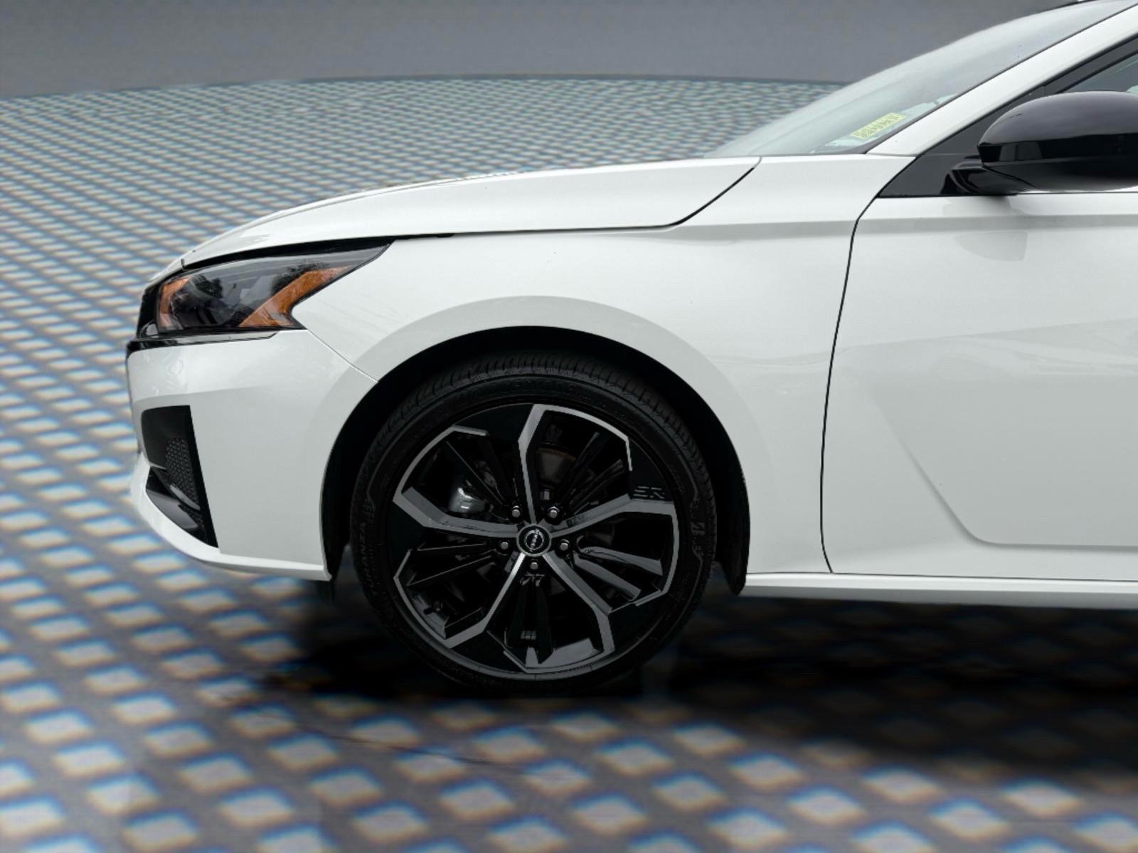Used 2025 Nissan Altima 2.5 SR AWD/4WD image 14